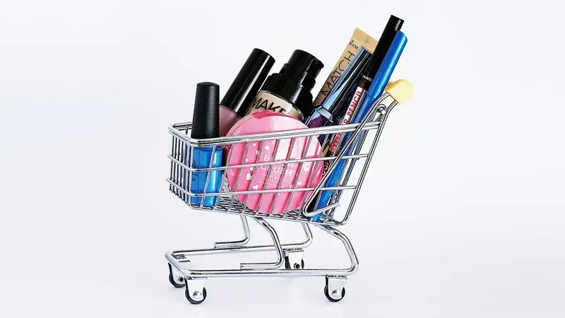 Makeup items in a shopping cart illustrating return considerations for beauty retailers.